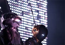 Os robs Daft Punk no show na Marina da Glria