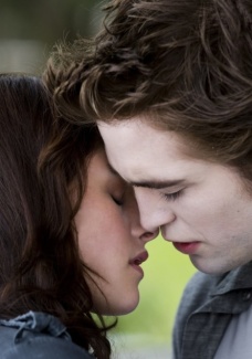 Robert Pattinson e Kristen Stewart nos papéis de Edward e Bella em 
