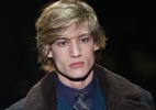 Gucci surpreende Semana de Moda de Milão com volta dos anos 70 para homens - Getty Images