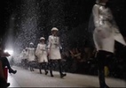 Burberry faz nevar em desfile na semana de Londres; assista - Reprodução