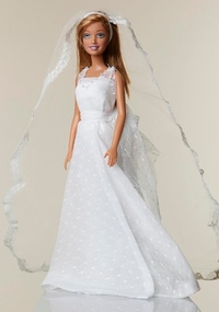 Estilista cria réplica, em boneca, do vestido de noiva da cliente - Divulgação