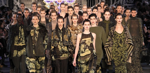 Kenzo desfila coleção Inverno 2011 na semana de moda de Paris (06/03/2011) - AFP