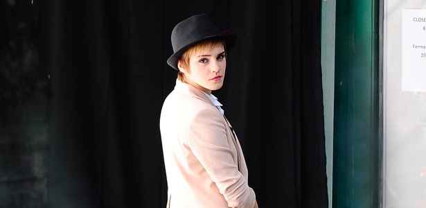 Emma Watson nos bastidores da nova campanha da Lancôme (15/03/2011) - Brainpix