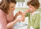 Pediatras dão dicas essenciais para evitar acidentes domésticos com crianças - Thinkstock