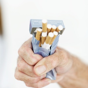 Para prevenir recaídas nos três meses iniciais é possível empregar recursos de “resgate”, como goma de nicotina, em especial nos momentos de estresse - Thinkstock