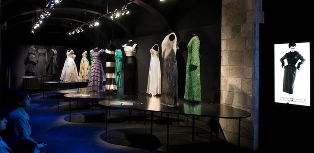 Pedro Rodriguez assina peças do guarda-roupa de socialite, em exposição em Barcelona