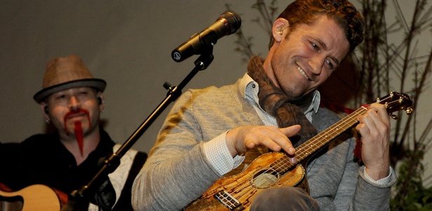 O ator e cantor Matthew Morrison durante apresentação na Califórnia (08/04/2011) - Getty Images