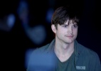 Ashton Kutcher faz presença discreta em desfile da Colcci - Alexandre Schneider/UOL