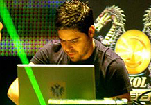 O produtor Gui Boratto durante apresentao no Skol Beats (04/05/07)