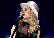 Madonna em show da turn "Sticky & Sweet" na Holanda (02/09/2008)