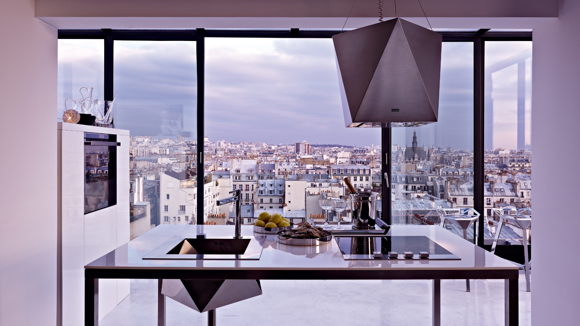 Cuba e coifa Polyedro, em aço inox, da Frank - Divulgação