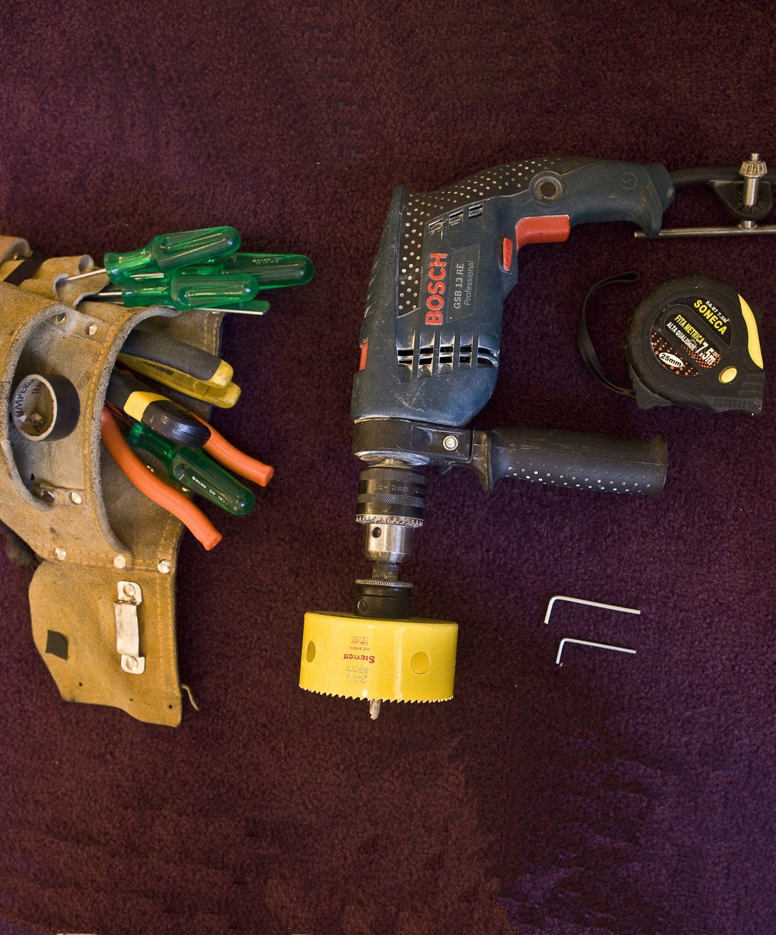 Passo a passo ensina a instalar luminária/ pendente - Ivan Shupikov/UOL