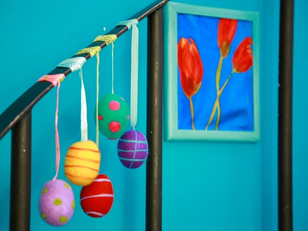 Passo a passo ensina a fazer ovinhos de feltro para decorar a casa na Páscoa (2012) - Paulo Bau/ UOL