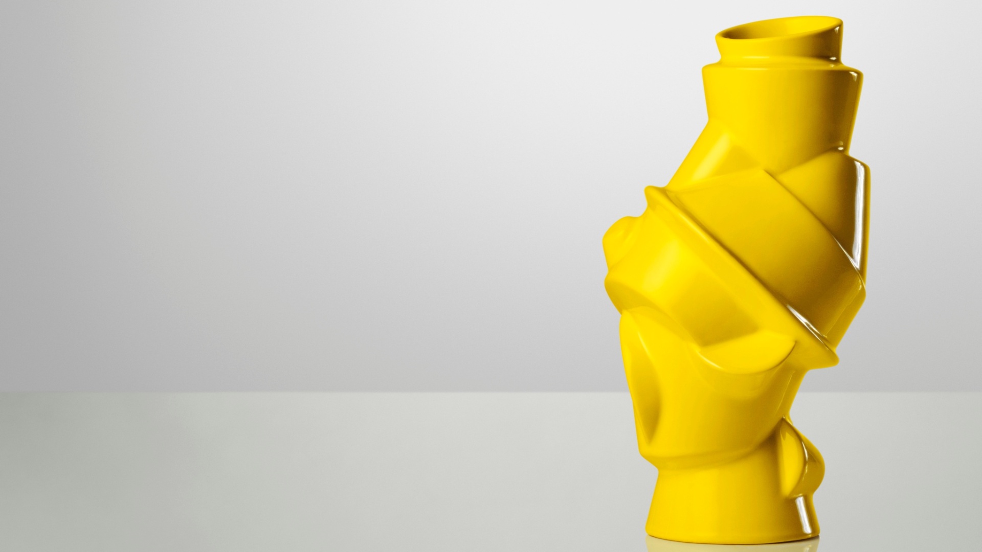 Da marca Muuto e com design de Michael Geertsen, o vaso Closely Separated é feito de porcelana e mede 27 cm de altura. Na Micasa (www.micasa.com.br), por R$ 675 - Divulgação