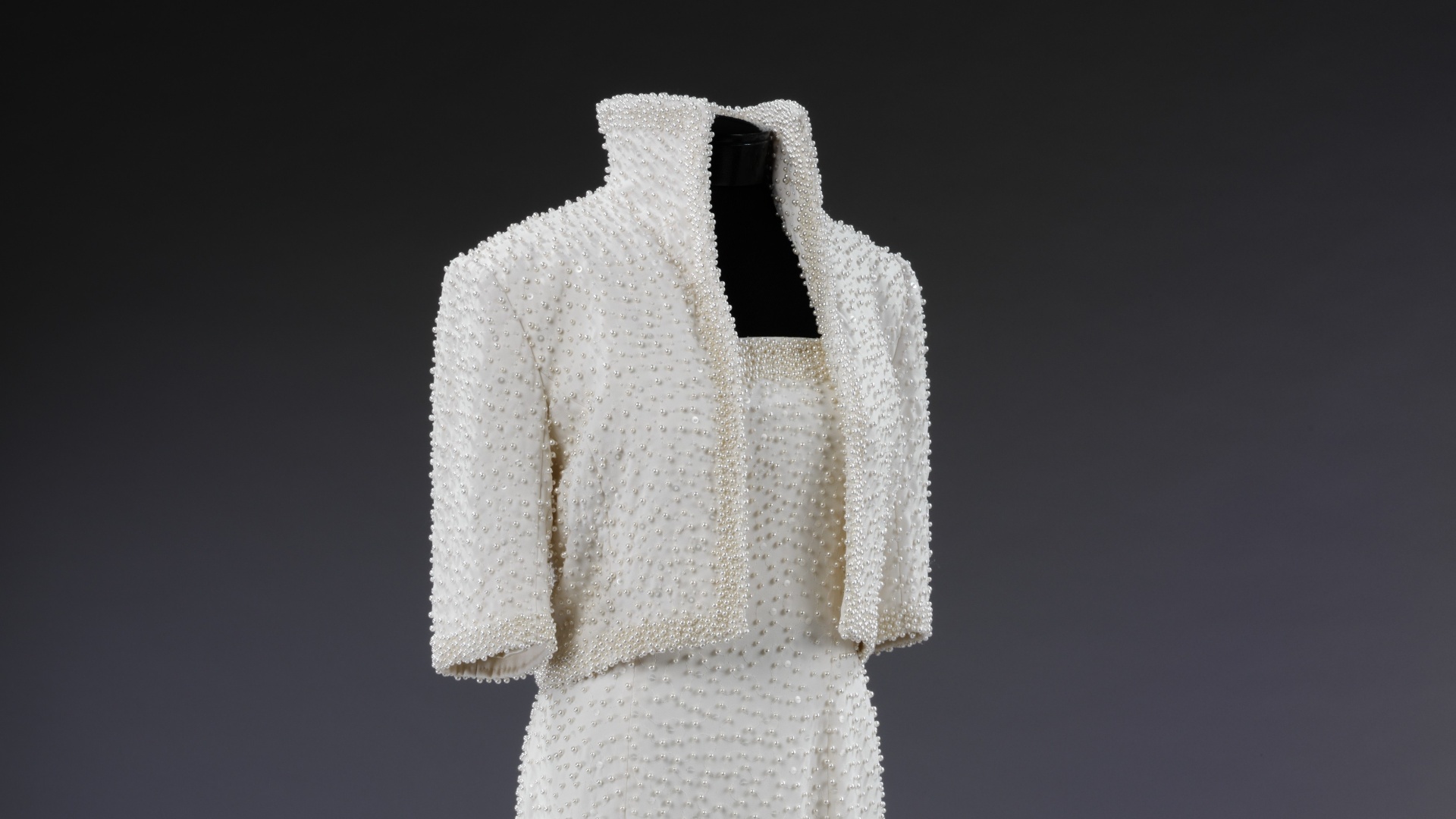 O vestido "Elvis" de Catherine Walker, usado pela princesa Diana estará presente na mostra "Vestidos de baile: glamour britânico desde 1950", no Museu Victoria & Albert, em Londres, na Inglaterra - Divulgação V&A Museum