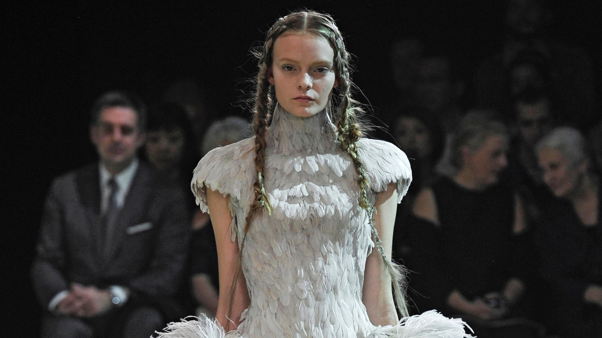 Um dos vestidos mais atuais da mostra "Vestidos de baile: glamour britânico desde 1950", no Museu Victoria & Albert, em Londres, na Inglaterra, é este da coleção de Verão 2011 da Alexander McQueen - Christopher Moore/Divulgação V&A Museum