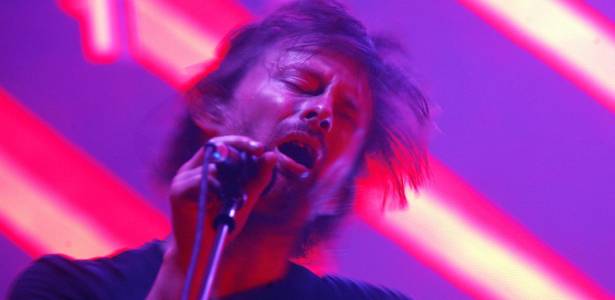 Thom Yorke, do Radiohead, canta em show do grupo inglês em São Paulo (22/03/2009)