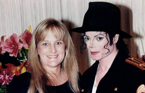 Debbie Rowe e Michael Jackson posam para foto de casamento na Califórnia (14/11/1996)