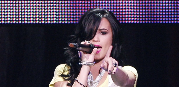 Cantora Demi Lovato se apresenta em Los Angeles (17/07/2009)