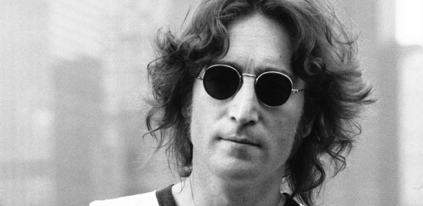 O cantor e guitarrista inglês dos Beatles, John Lennon
