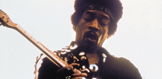 O guitarrista norte-americano Jimi Hendrix, que morreu no dia 18 de setembro de 1970