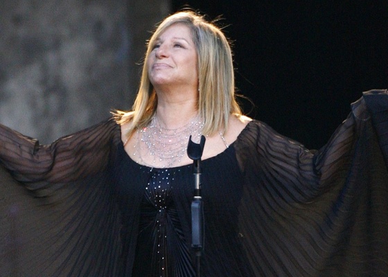 A cantora Barbra Streisand durante apresentação em Berlim (16/08/2008)