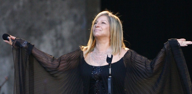 A cantora Barbra Streisand durante apresentação em Berlim (16/08/2008) - Reuters