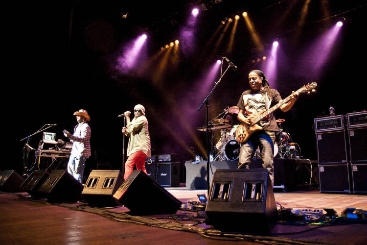 A banda Living Colour durante apresentação no Via Funchal, em São Paulo (15/10/2009) - Bruno Fernandes / UOL