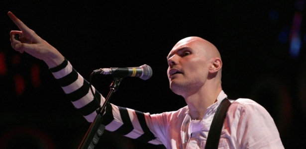 O líder da banda Smashing Pumpkins, Billy Corgan, durante apresentação no Live Earth, em Nova York - Reuters/Mike Segar 