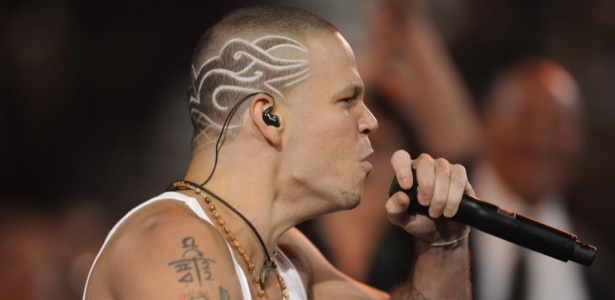 René Pérez, um dos vocalistas do Calle 13, durante apresentação da banda na edição 2009 do Grammy Latino (05/11/2009)