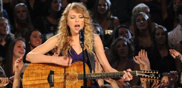 A cantora Taylor Swift durante apresentação no CMA 2009, em Nashville (11/11/2009) - Rick Diamond/Getty Images/AFP