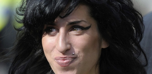 Amy Winehouse chega a tribunal em Londres, Inglaterra (17/03/2009) - REUTERS/Kieran Doherty