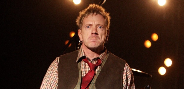 O vocalista John Lydon durante show dos Sex Pistols em Londres em 2007 - Dave Hogan/Getty Images