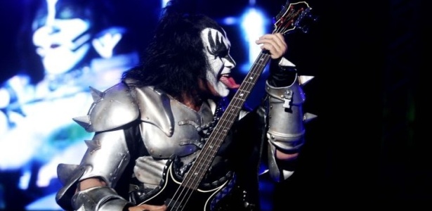 O baixista e vocalista do Kiss Gene Simmons, durante show da banda em São Paulo (07/04/2009)