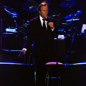 Julio Iglesias durante apresentação em Punta del Este 