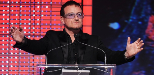 Bono durante lançamento do Vevo no Skylight Studio, em Nova York (08/12/2009) - Getty Images