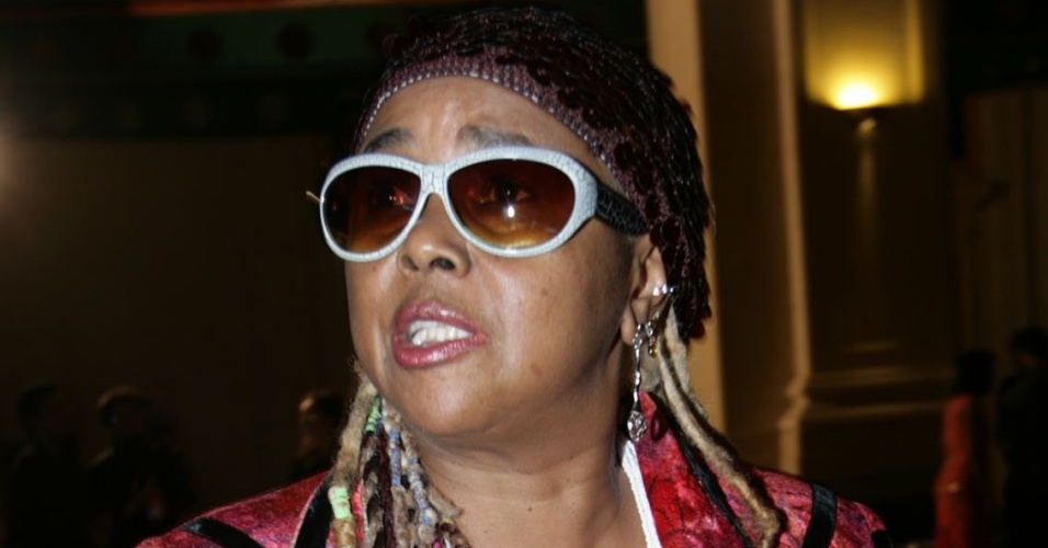 Veja a trajetória da cantora Sandra de Sá, que completa 59 anos em 27/8/14 BOL Fotos BOL Fotos