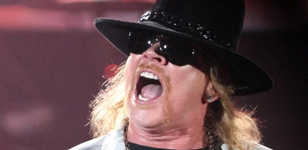 Axl Rose, vocalista do Guns N' Roses, em show em Brasília (7/3/2010)