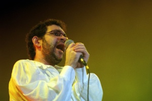 Renato Russo durante show da banda Legião Urbana em São Paulo em 1994 - Otávio Dias de Oliveira/Folha Imagem