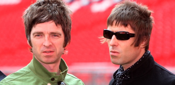 Os irmãos Noel (esq) e Liam Gallagher no estádio Wembley, em Londres (16/10/2008)
