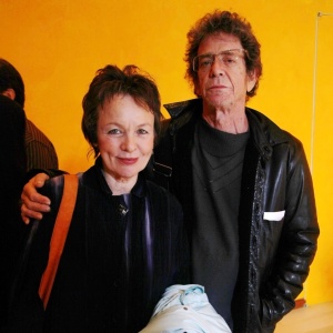 Os músicos Laurie Anderson (esq) e Lou Reed em Nova York, em 2009 - Getty Images