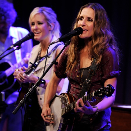 Martie Maguire e Emily Robison integram a banda The Chicks, que escolheu mudar de nome após pressão antirracista - Getty Images