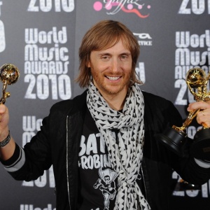 David Guetta com troféus da premiação World Music, em Mônaco (18/05/2010)