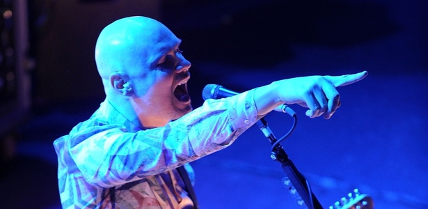 Billy Corgan, vocalista e guitarrista do Smashing Pumpkins, durante show no Terminal 5, em Nova York (26/07/2010) - Getty Images