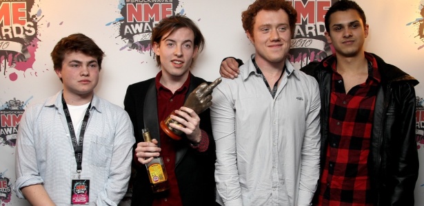 Jack Steadman, Jamie MacColl, Suren de Saram e Ed Nash, integrantes do Bombay Bicycle Club, no Shockwaves NME Awards, em Londres (24/02/2010)