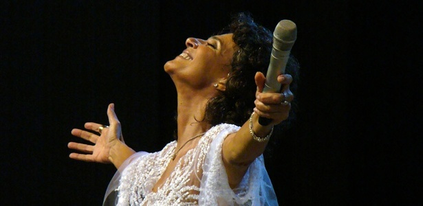 A cantora Simone em foto de divulgação