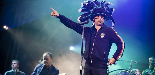 Jay Kay durante show do Jamiroquai no Festival Natura Nós, na Chácara do Jockey, em São Paulo (16/10/2010) - Leonardo Wen/UOL