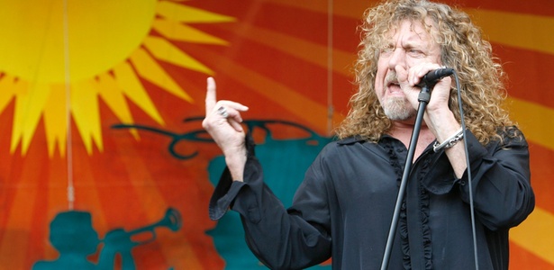 Robert Plant durante apresentação no Festival de Jazz de Nova Orleans, em Louisiana (25/04/2008) - Getty Images