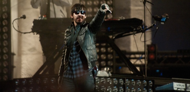 Mike Shinoda em show do Linkin Park no MTV Europe Music Awards, em Madri (07/11/2010) - Getty Images