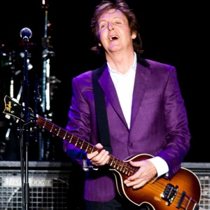 Paul McCartney durante show da turnê "Up and Coming" em São Paulo (22/11/10)